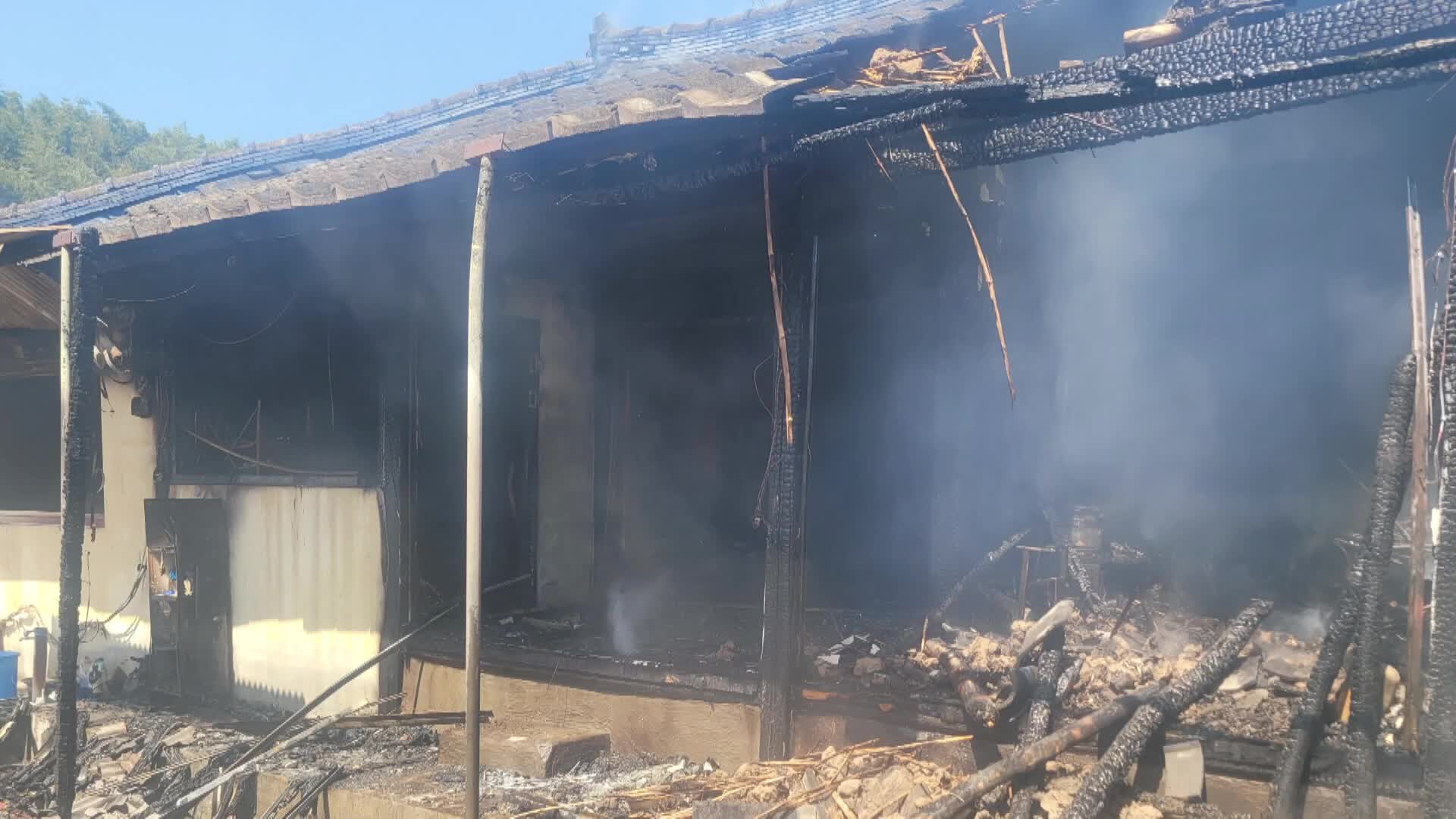 의령 주택 화재...1명 화상