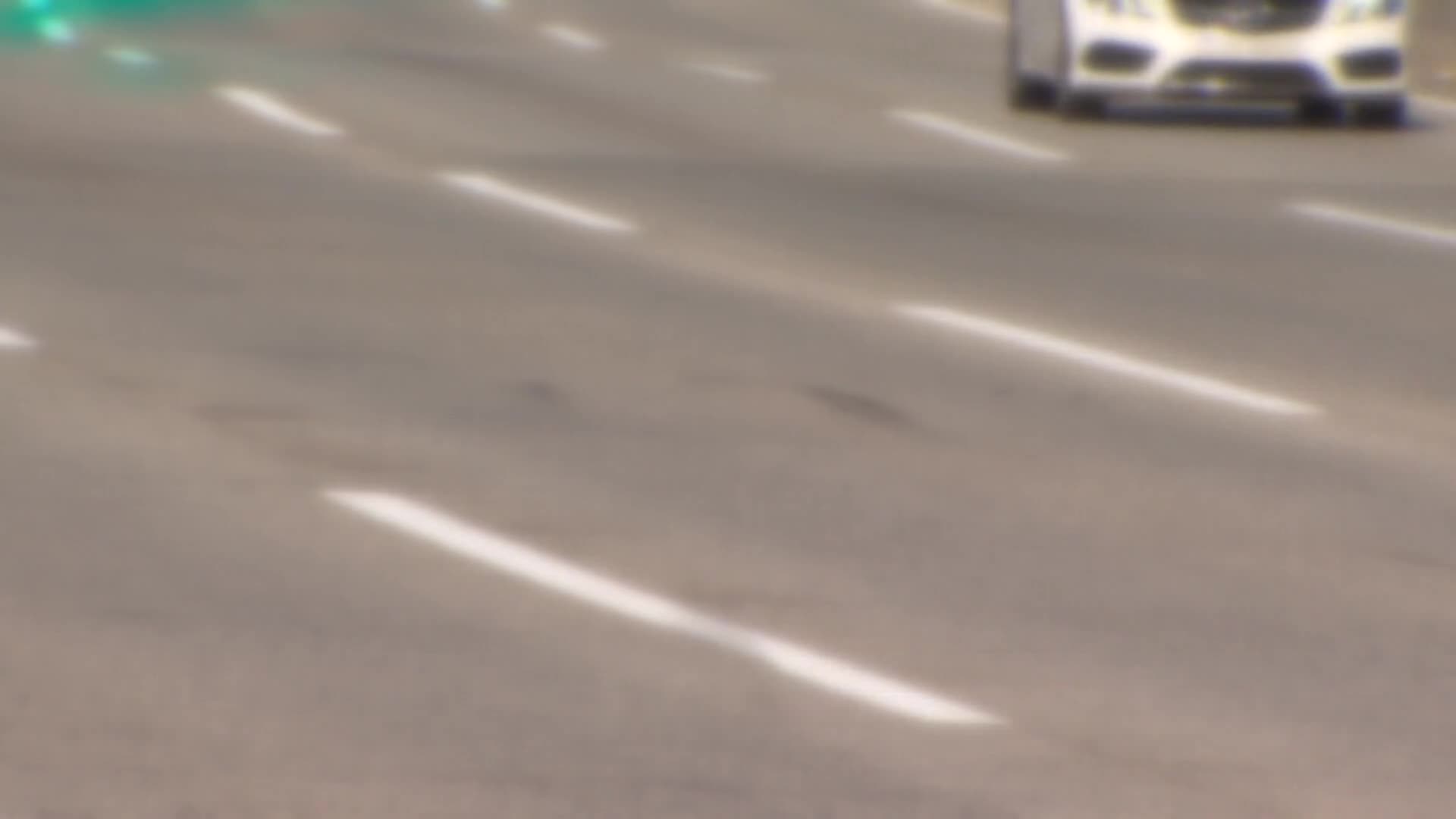 남해고속도로서 화물차가 트레일러 추돌..1명 숨져